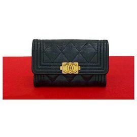 Tarjetero de caviar Chanel Boy Negro