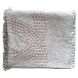 Serviette de bain Chanel rose en coton avec logo CC Rose