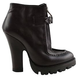 Prada Botas de cuero Negro