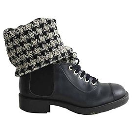 Chanel Botas de couro Preto