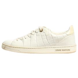 Louis Vuitton Baskets blanches à motif crocodile - taille EU 36 Blanc