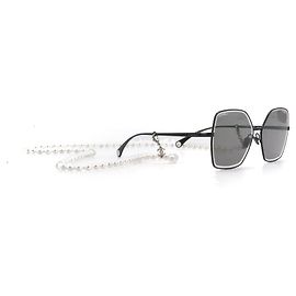 CHANEL - Gafas de sol negras de metal Chanel con cadena de perlas Negro