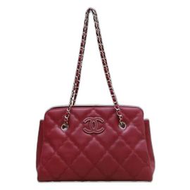 Bolsa Chanel de couro vermelho com ferragens prateadas Vermelho