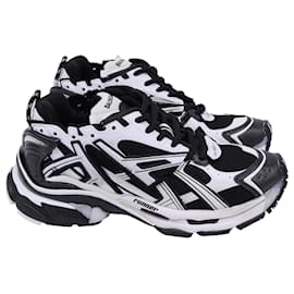 Balenciaga-Tênis Runner Balenciaga em poliuretano preto e branco-Preto