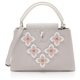 Bolsa Capucines PM em couro Taurillon com flores mecânicas Louis Vuitton Marrom Bege