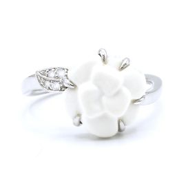Chanel Camelia ring, small model. Silvery