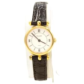 Van Cleef & Arpels “La Classique” watch from the Pierre Arpels collection in yellow gold. Golden