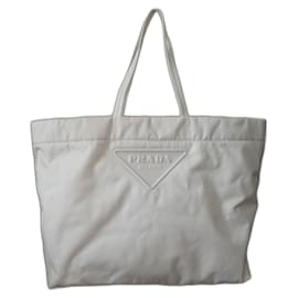 Prada-Logo-White