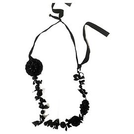 Collana in tessuto e perline Prada Nero