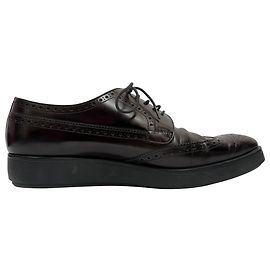Sapatos Brogue com Cadarço Prada em Couro Borgonha Vermelho Bordeaux