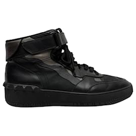 Valentino Garavani-Valentino Garavani Rockstud Camouflage High-Top Sneakers in Black Leather-Black