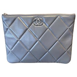 Chanel 19 Grau
