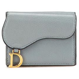 Carteira compacta em couro Lotus Saddle da Dior Cinza