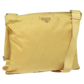 Sac à épaule PRADA en nylon jaune Auth 127873 Jaune