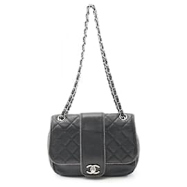Chanel-Sac à épaule Matelassé Chanel-Noir
