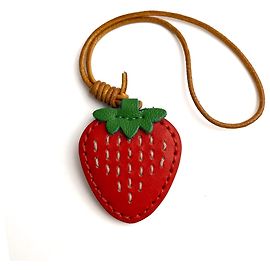 Autre Marque Charm de couro vermelho morango Vermelho