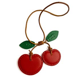 Autre Marque Charm in pelle ciliegie rosse Rosso