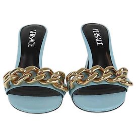 Versace Light Blue Medusa Kettenabsatzsandalen Hellblau