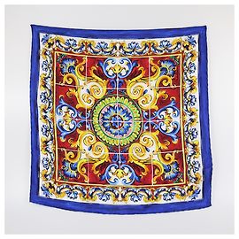 Lenço com estampa majólica multicolorida Dolce & Gabbana Multicor
