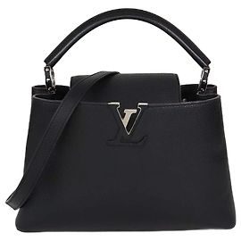 Bolsa Capucines PM em Taurillon Preto Louis Vuitton Preto