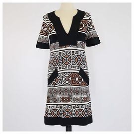 Vestido mini de manga curta e decote em V estampado multicolorido de Diane Von Furstenberg Multicor
