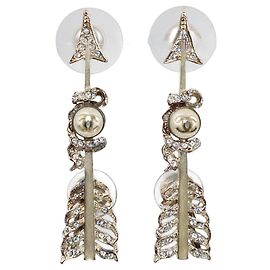 Brincos Chanel em metal dourado com cristais e pérolas falsas CC Arrow Dourado