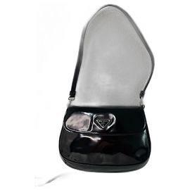 Bolso Prada Cleo de charol Negro