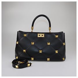 Bolsa Valentino preta acolchoada com grandes studs romanos Preto