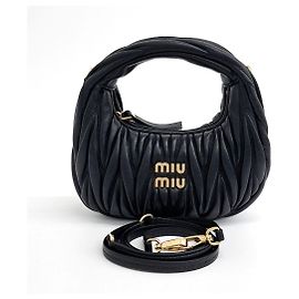 Bolsa Hobo Mini Wander Matrasse Miu Miu (10202679) Preto
