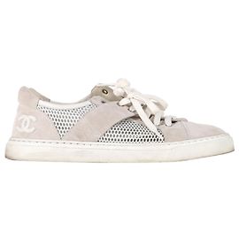 Baskets basses Chanel CC en suède gris et mesh Gris