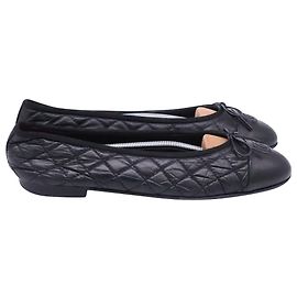 Chanel CC Ballerinas mit Kappe aus schwarzem Leder Schwarz