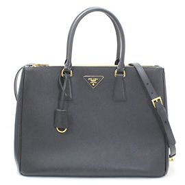 Sac à main Galleria Prada en Saffiano Lux noir Noir