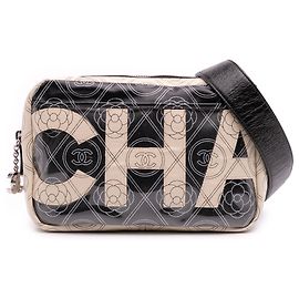 Bolsa de câmera em lona revestida preta com logo Camélia da Chanel Preto Branco Cru