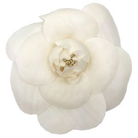 Broche Camelia de Chanel Blanco