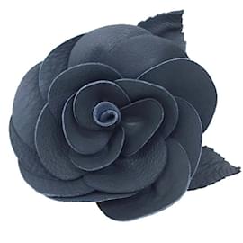 Chanel-CHANEL Camellia Corsage Brooch in Navy Leather-Navy blue