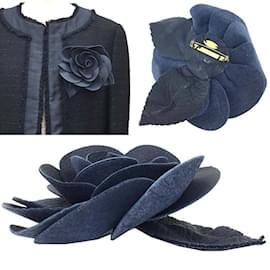 Chanel-CHANEL Camellia Corsage Brooch in Navy Leather-Navy blue