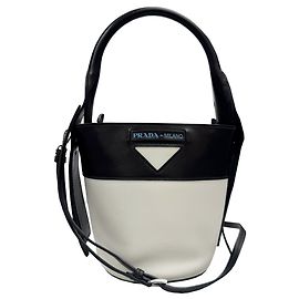 Sac à épaule Ouverture 1BE015 de Prada Noir Blanc