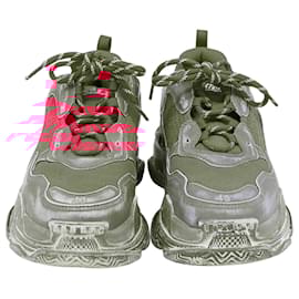 Balenciaga-Balenciaga Triple S Faded Sneakers in Red Polyester-Red