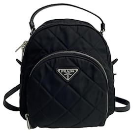 Mochila mini de nylon acolchoada com logo triangular Prada Preto