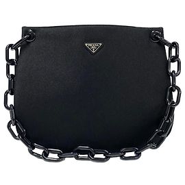 Bolsa semi-transversal em lona com logotipo triangular Prada e corrente de plástico Preto