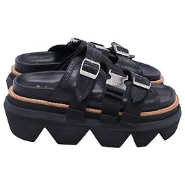 Sandálias Wingtip Sacai em couro de vaca preto Preto