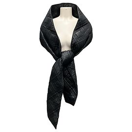 Cachecol acolchoado preto com diamante Saint Laurent Preto