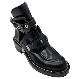 Botas de Cano Curto em Couro de Bezerro Escovado Preto Balenciaga Preto