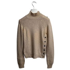 Chanel Ivory Cashmere Rollkragenpullover mit Camellia-Button Beige