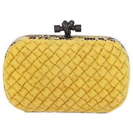 Clutch Knot de Python Intrecciato Amarillo de Bottega Veneta Amarillo