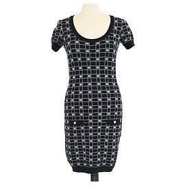 Mini-Strickkleid mit Jacquard-Logo in Schwarz/Weiß von Elisabetta Franchi Schwarz Weiß