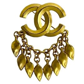 Broche dourada com motivo de logo Coco Mark 96P da Chanel Dourado