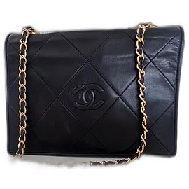 Bolsa câmera Chanel preta em couro de cordeiro Preto