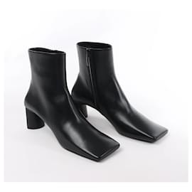 Balenciaga-Balenciaga Logo Leather Ankle Boots in Black 623924, Size 39 EU-Black