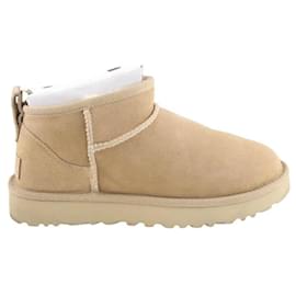 Ugg Stivali in suede cammello Cammello